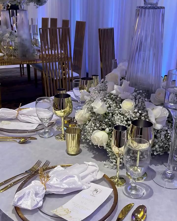 Place setting with gold charger and velvet napkin